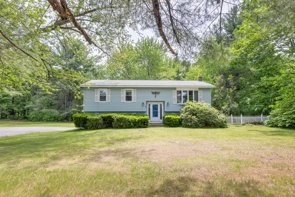 95 Raymond Hill Road, Raymond, ME 04071