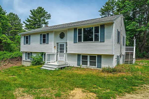 11 E Rocky Hill Road Ne, York, ME 03909