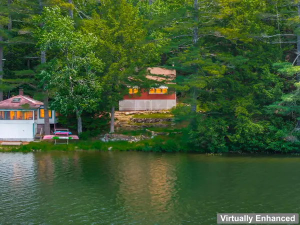 537 Sunflower Lane E, Sidney, ME 04330