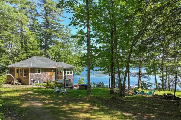 224 Crawfordsburn Lane, Union, ME 04862