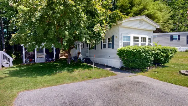 8 Ledgemere Lane, Lewiston, ME 04240