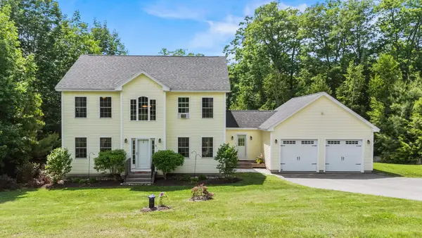 5 Abby Road, Raymond, ME 04071