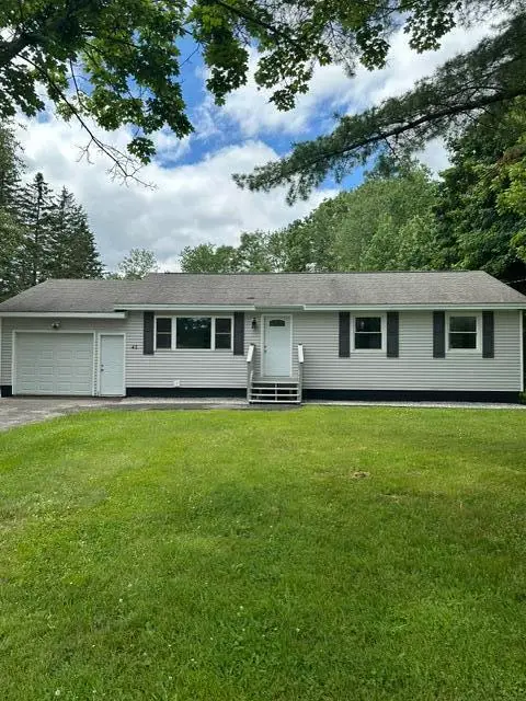 41 Thompson Road, Veazie, ME 04401
