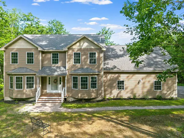 25 Lake Grove Lane, Auburn, ME 04210
