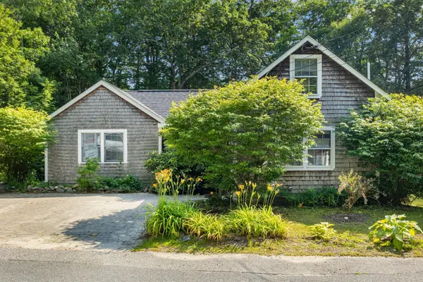 86 Underwood Road, Falmouth, ME 04105