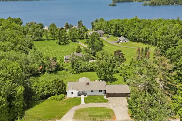 317 Pond Road, Manchester, ME 04351
