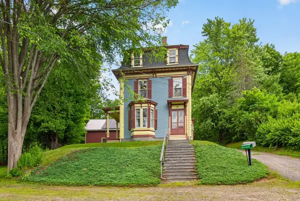 27 Highland Avenue, South Berwick, ME 03908