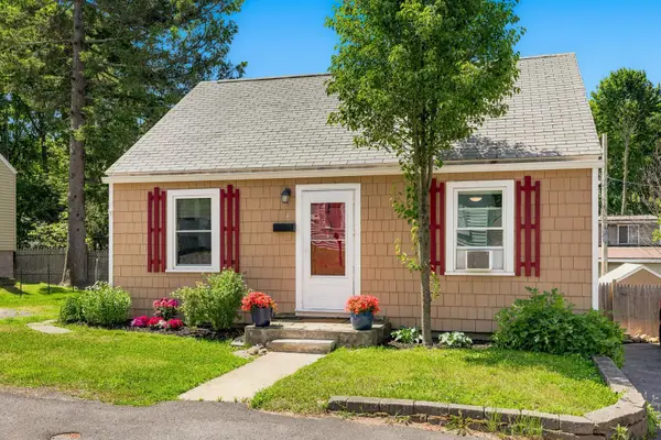 4 Halstead Street, Kittery, ME 03904