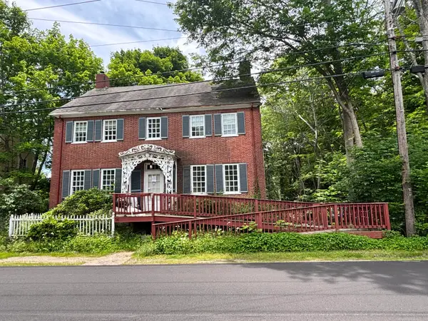 16 Lee Street, Wiscasset, ME 04578