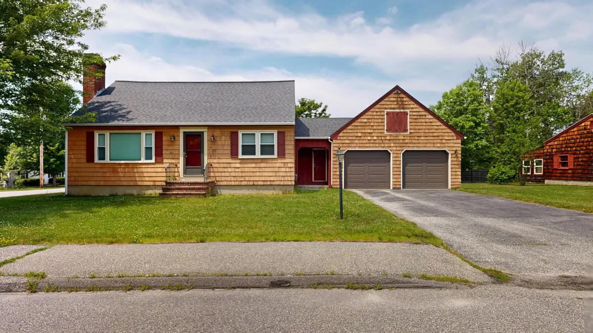 4 Belleview Avenue, Lewiston, ME 04240 - #1