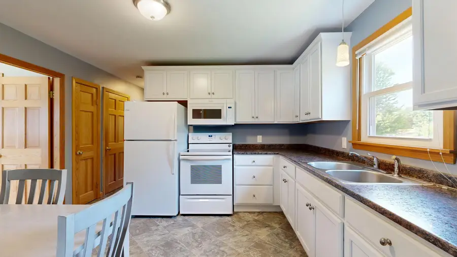 4 Belleview Avenue, Lewiston, ME 04240 - #3