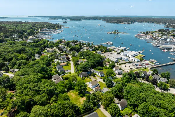 25 Campbell Street, Boothbay Harbor, ME 04538