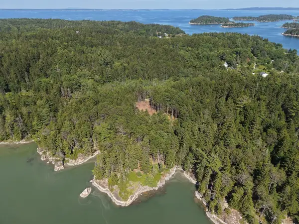 0 Young Road, Vinalhaven, ME 04863