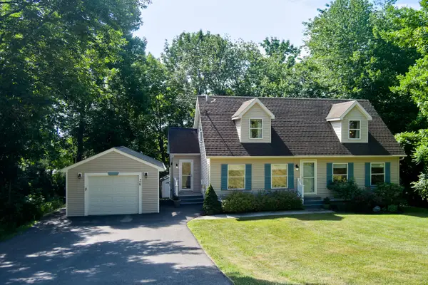 26 Acadia Drive, Rockland, ME 04841