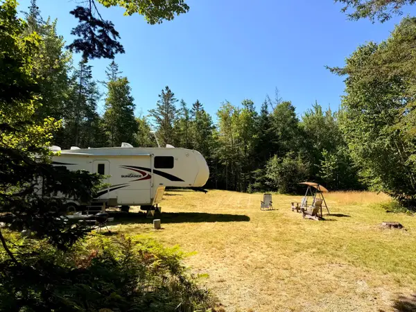 15 Eagle Point Way, Trenton, ME 04605