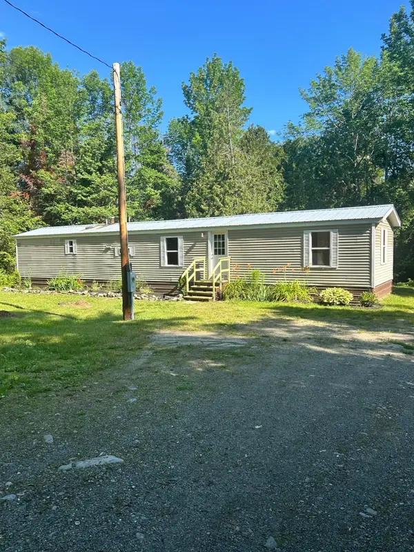 267 E Newport Road, Stetson, ME 04488