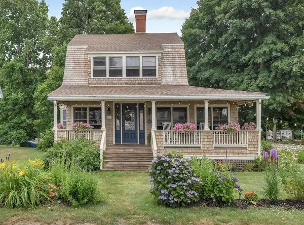 137 Island Avenue, Long Island, ME 04050