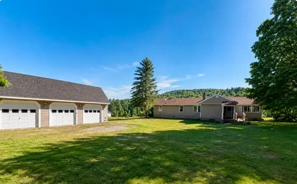 34 Cricket Lane, Sebago, ME 04029