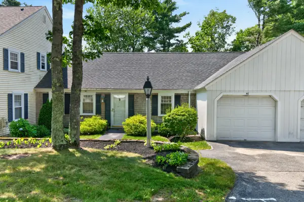 46 Colonial Village #46, Falmouth, ME 04105