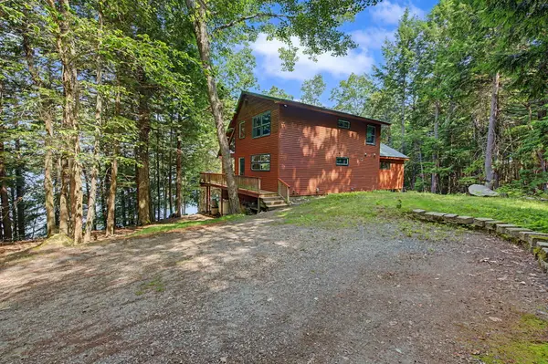 109 Spring Valley Road, Raymond, ME 04071