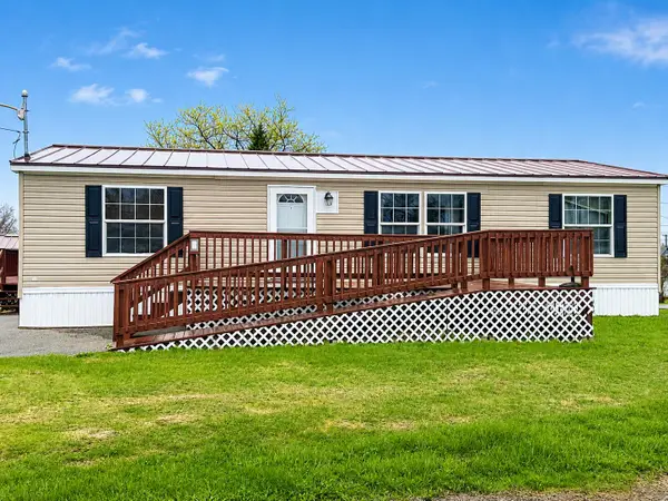 8 Nutter Street, Mars Hill, ME 04758