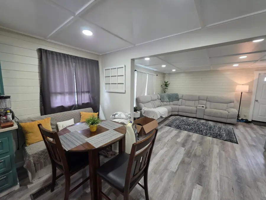 642 W Broadway, Lincoln, ME 04457 - #3