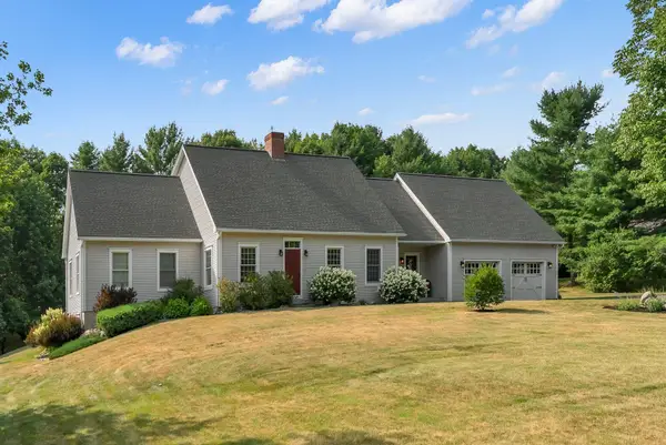 31 School House Drive, Farmingdale, ME 04344