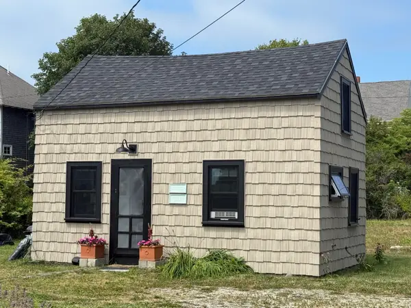 10 Brighton Avenue, Vinalhaven, ME 04863