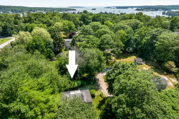15 Barter Road, Boothbay Harbor, ME 04538
