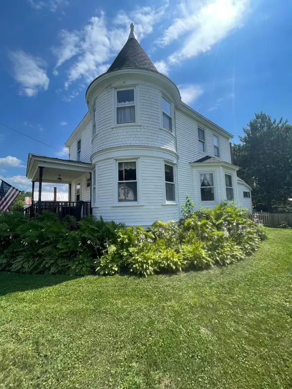 27 Murray Street, Bingham, ME 04920