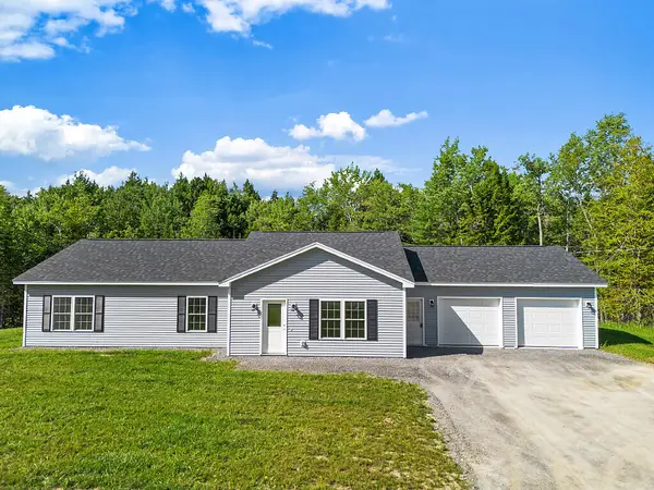 11 Maple Road, Sidney, ME 04330