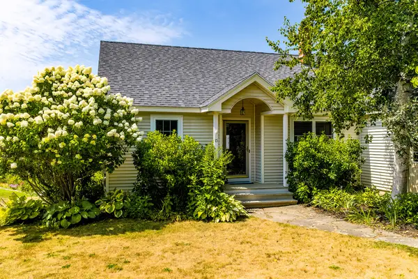 15 Hawthorne Lane, South Thomaston, ME 04858
