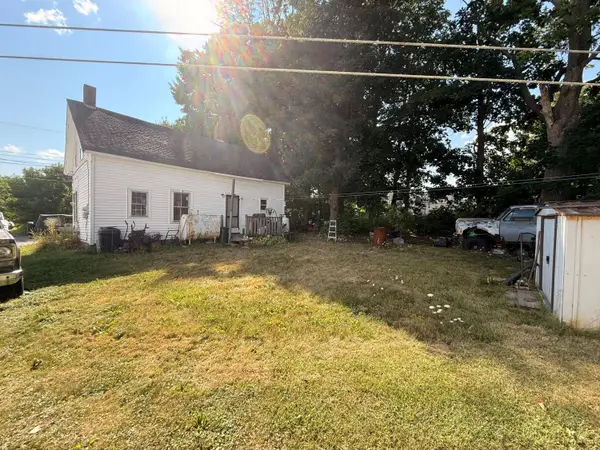 29 Warren Street, Rockland, ME 04841
