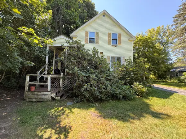 20 Middle Avenue, Mexico, ME 04257