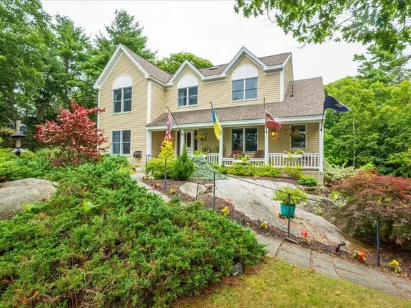 336 Lakeside Drive, Boothbay Harbor, ME 04538
