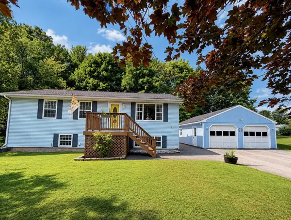 14 Forest Avenue, East Millinocket, ME 04430