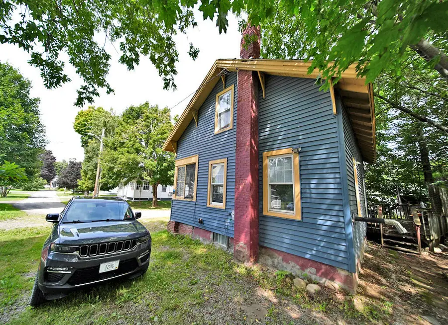 9 Carr Avenue, Houlton, ME 04730 - #2