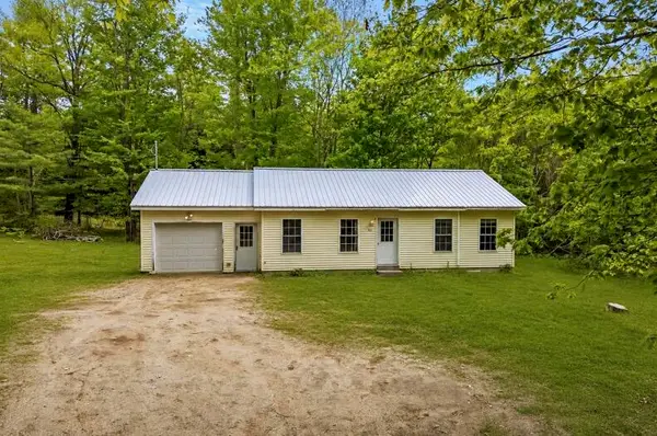 20 Madison Avenue, Paris, ME 04281