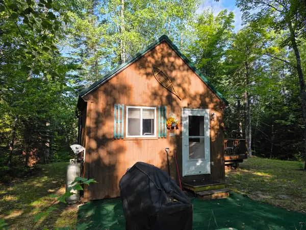 6 Juniper Lane, Abbot, ME 04406