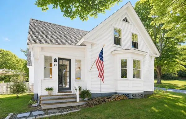 10 Church Street, Deer Isle, ME 04627