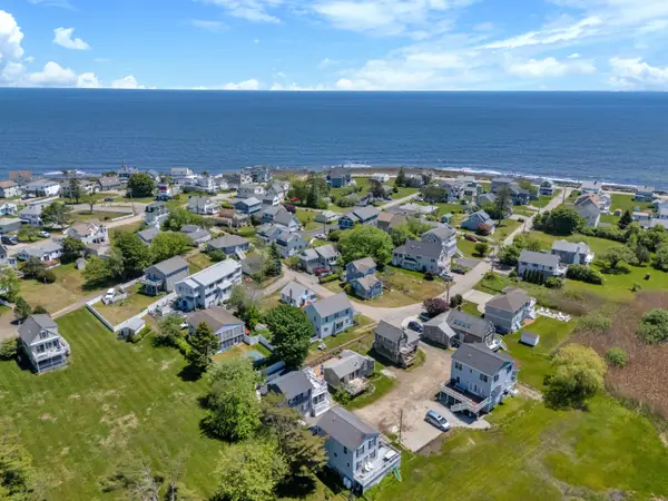 17 Clifford Lane, Wells, ME 04090