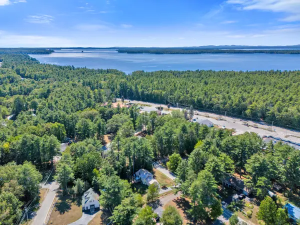 10 Pine Lane, Raymond, ME 04071