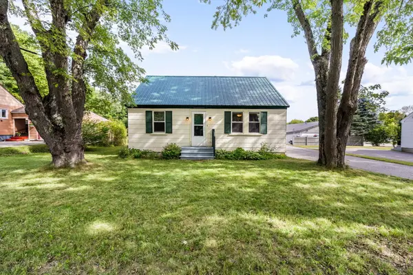 11 Charles Street, Winthrop, ME 04364