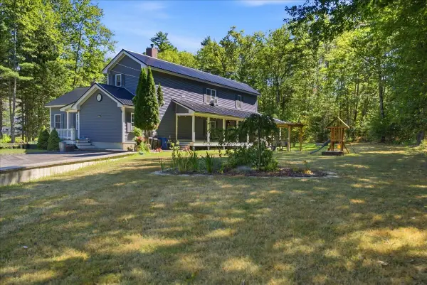19 Trufant Lane, Topsham, ME 04086