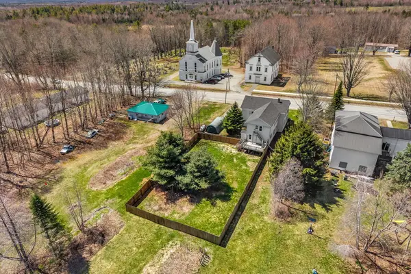 48  Main Road, Charleston, ME 04422
