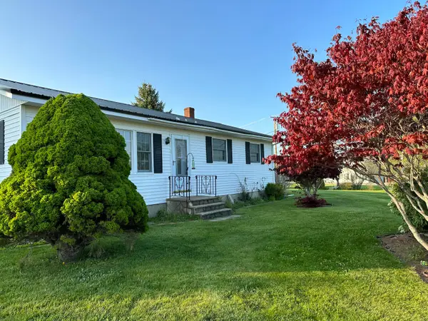 3 Summit Street, Jay, ME 04239