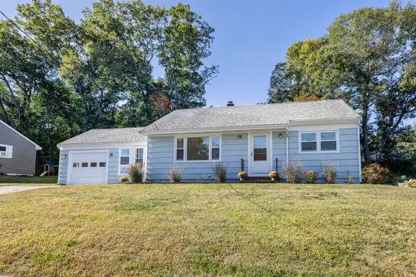 10 Pleasant Avenue, Cape Elizabeth, ME 04107