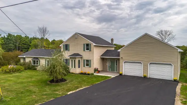 33 South Pleasant Street, Bowdoinham, ME 04008