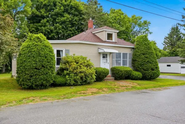 37 Buckley Street, Lewiston, ME 04240