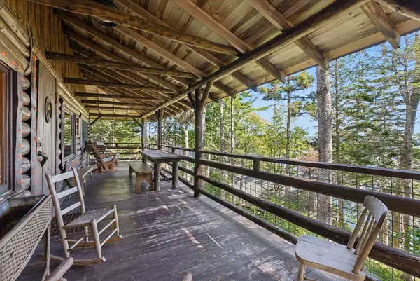 43 Crooked Pine Road, Boothbay Harbor, ME 04538